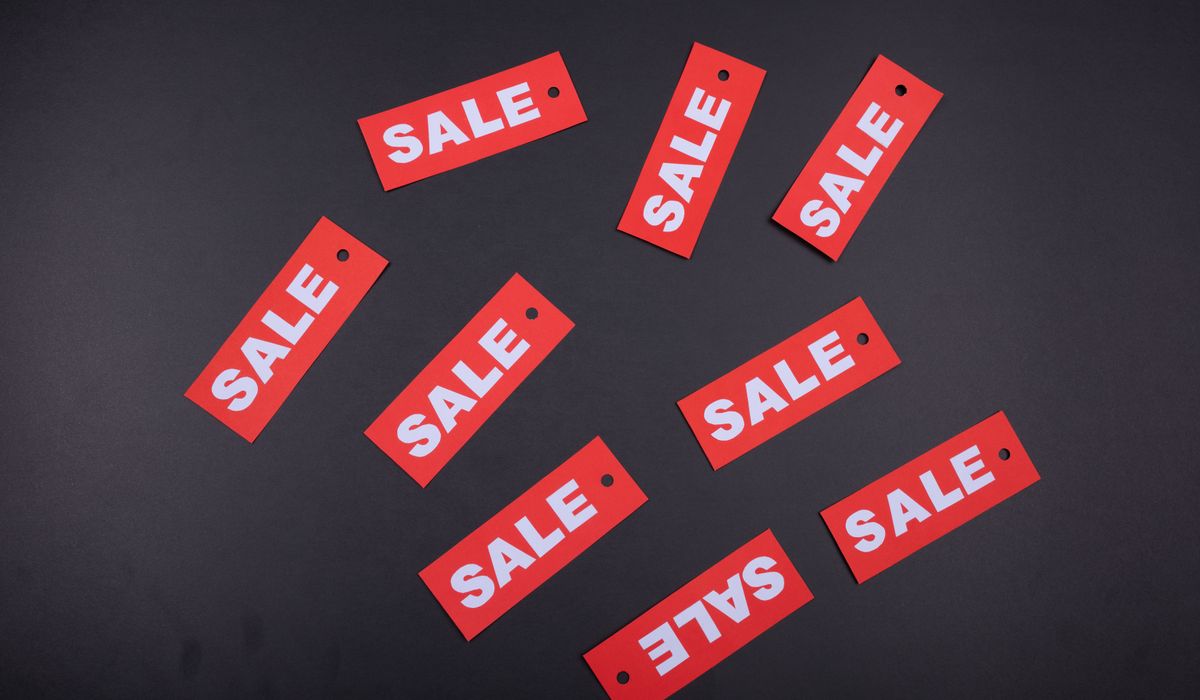 Choosing Fixings for Pavement Signs and Banners
